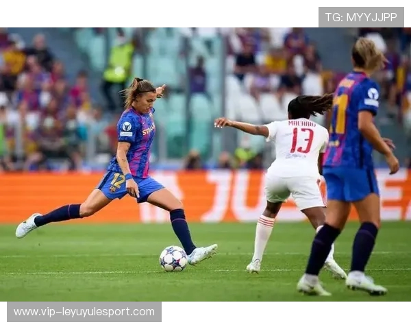 巴萨女足4-0里昂女足夺欧冠，帕约尔、帕拉略洛双双梅开二度